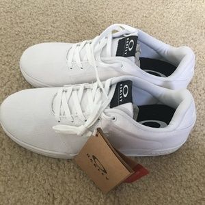 Oakley Men's White Canvas Flyer Shoes Size 8.5